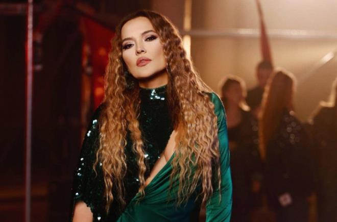 �nl� �ark�c�&nbsp;Demet Akal�n, K�br�s'ta sahne ald��� konser �ncesinde sa�l��� ve kariyeriyle ilgili dikkat �eken a��klamalarda bulundu.