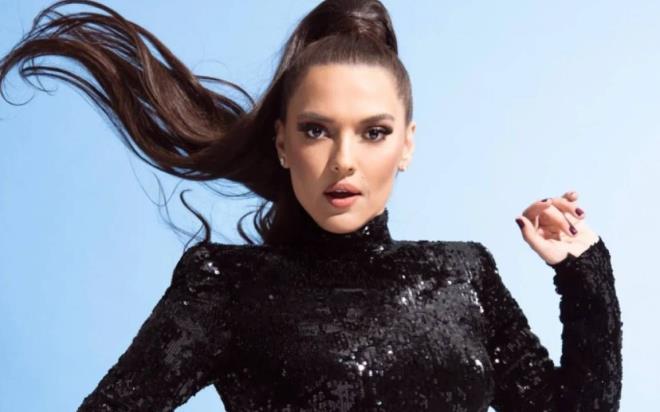 Son zamanlarda yo�un konser ve televizyon program� temposuyla g�ndeme gelen �nl� �ark�c� Demet Akal�n, zor g�nler ya�ad���n� s�yleyip yakaland��� hastal��� a��klad�. �nl� isim art�k yeni konser tekliflerini kabul etmedi�ini dile getirdi.