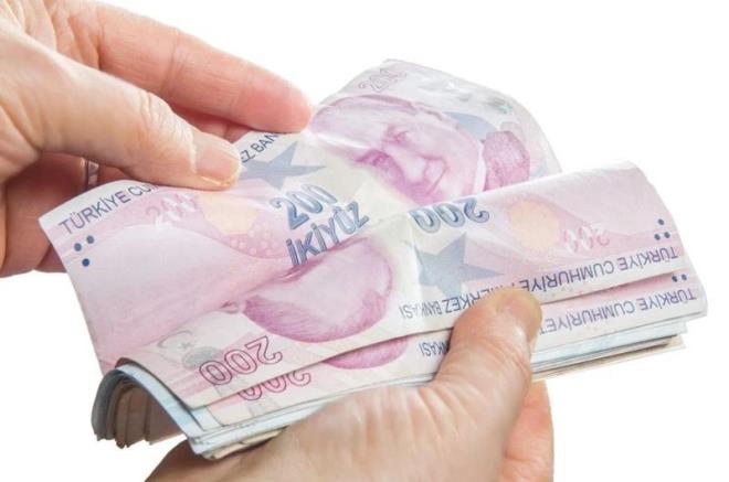 Getirilen d�zenleme kapsam�nda, KDV d���ndaki bor�lar 72 aya kadar taksitlendirilebiliyor. Katma de�er vergisinde ise taksit s�resi 12 ay olarak belirlendi. Buna g�re, d�zenleme �er�evesinde ilk 25 g�nde 228 binden fazla m�kellef ba�vuru yapt�. Bu imkandan yararlananlar�n, toplam 206 milyar lira borcu taksitlendirildi.