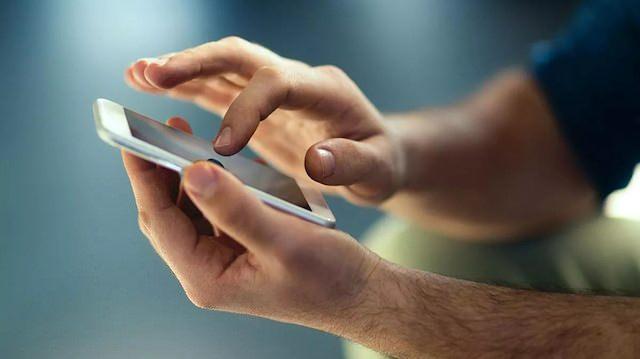 <span><strong>1 M�LYON TL �DAR� PARA CEZASI KES�LD�</strong></span><br><strong>�ahin'in de haberi ve a��k r�zas� olmadan ���nc� bir �ah�s vas�tas�yla cep telefonu numaras�n�n temin edilmesini hukuka ayk�r� bulunan kurul, finansman �irketine 1 milyon lira idari cezas� kesti.</strong>