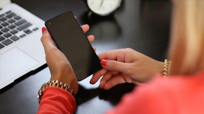 S�REKL� ARAYARAK RAHATSIZ ETT�LER<br><strong>Sadece SMS ile kalmayan firma, daha sonra �ahin'e s�rekli olarak arayarak rahats�z edince, �ahin, elindeki bilgi ve belgelerle "a��k r�zas�n�n al�nmad��� ve ayd�nlatma y�k�ml�l���n�n yerine getirilmedi�i" gerek�esiyle KVKK'ya firma hakk�nda �ikayette bulundu.</strong>