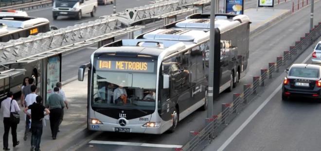 �stanbul Elektrik Tramvay ve T�nel ��letmelerinden (�ETT) yap�lan duyuruda, �stanbul Valili�i karar� do�rultusunda, 15 Temmuz Demokrasi ve Milli Birlik G�n� Anma Ko�usu nedeniyle 15 Temmuz �ar�amba g�n� saat 03.00'ten itibaren, ikinci bir duyuruya kadar metrob�s seferlerinde ge�ici g�zergah d�zenlemesi uygulanaca�� kaydedildi.