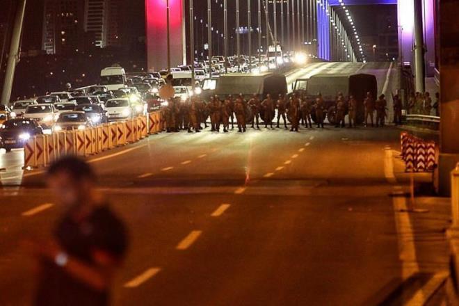 <span style="color:#2F4F4F"><strong>Tarihler 15 Temmuz 2016. Hayat ola�an seyrinde devam ederken saat 20.30 sular�nda Ankara merkezli ���l�klar kopmaya ba�lad�. Eski ad� Bo�azi�i K�pr�s� olan 15 Temmuz �ehitler K�pr�s� ve Fatih Sultan Mehmet K�pr�s�, cuntac� bir grup asker taraf�ndan kapat�ld�.</strong></span>