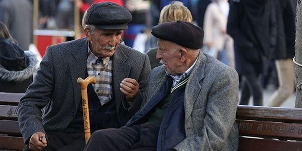 <p><strong>23 B�N 552 L�RA OLDU</strong><br>Teklifle en d���k emekli ayl���, temmuz �deme d�neminden itibaren 23 bin 552 liraya y�kseltilecek.</p>  <p>Kararla birlikte daha �nce 20 bin TL olan emekli maa�lar�na y�zde 17 oran�ndan zam yap�lm�� oldu.</p>
