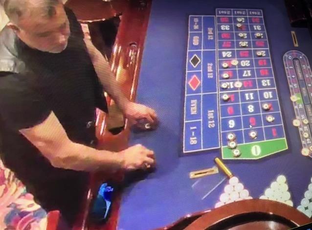 <strong>��te Haluk Levent'in kumarhanedeki o g�r�nt�s�...</strong>