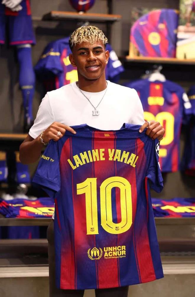 <strong>2026 FIFA D�nya Kupas� finalinde �spanya ile Arjantin'in kar�� kar��ya gelecek olmas�, Lionel Messi ile Lamine Yamal aras�nda y�llar �ncesine uzanan dikkat �ekici bir hikayeyi yeniden g�ndeme ta��d�.</strong>