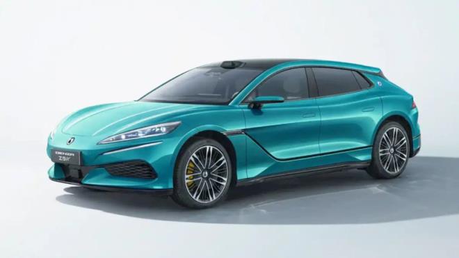 BYD, Avrupa pazar�nda olu�turmak istedi�i bu �st d�zey ve elit imaj� peki�tirmek ad�na, sinema d�nyas�nda James Bond karakteriyle �zde�le�en d�nyaca �nl� akt�r Daniel Craig'i Denza markas�n�n k�resel y�z� ve marka el�isi olarak konumland�r�yor.