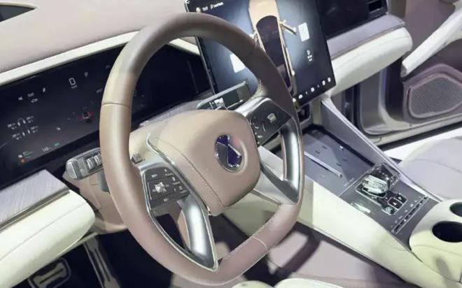 K�resel elektrikli ara� pazar�n�n en b�y�k oyuncular�ndan �inli BYD, l�ks alt markas� Denza ile Avrupa k�tas�ndaki iddias�n� en �st seviyeye ta��yor. Fransa'n�n tarihi binalar�ndan Paris Operas�'nda d�zenlenen �zel bir lansmanla Avrupa pazar�na resmi olarak ad�m atan yeni elektrikli model Denza Z9 GT, markan�n tescilli e-Platform 3.0 Evo mimarisi �zerinde y�kseliyor.