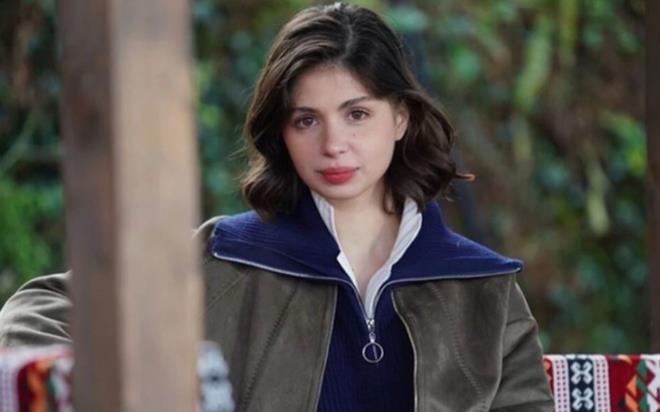 Ta�acak Bu Deniz dizisinin Fadime Ko�ari'si Zeynep At�lgan, Fransa'daki festival �ekiminde olduk�a dikkat �ekici pozlar verdi. At�lgan'�n o kareleri ve hareketleri sevenleri taraf�ndan tepki �ekti.