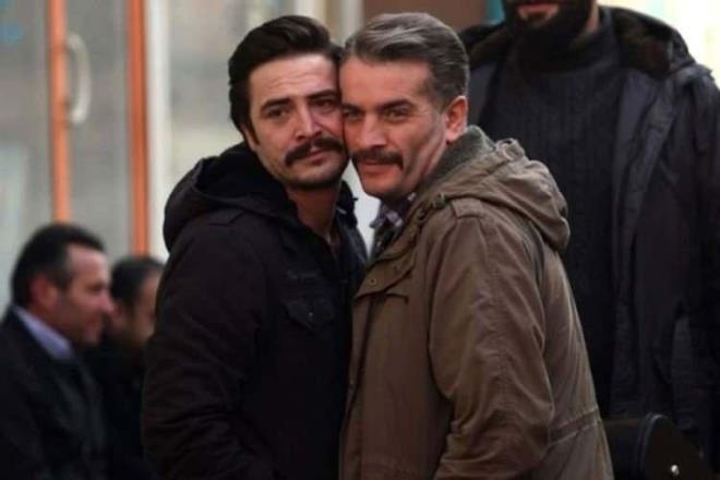 <p><span><strong>EKRANLARA GER� D�N�YOR</strong></span></p>    <p>Uzun s�redir ekranlardan uzak kalan �nl� oyuncu, setlere d�nmeye haz�rlan�yor. �nl� isim, yeni bir dizi projesiyle izleyici kar��s�na ��kaca��n�n m�jdesini vermi�ti.</p>