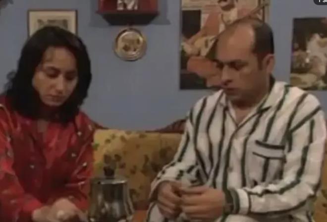 TRT ekranlar�nda yay�nland��� d�neme damga vuran 7 Numara dizisinin saf, �al��kan ve zeki genci Haydar, izleyicilerin unutamad��� karakterler aras�na girdi. Haydar'a hayat veren Okan Selvi, aradan ge�en y�llar�n ard�ndan de�i�en g�r�nt�s�yle yeniden g�ndeme geldi. �nl� oyuncunun sa�lar�n�n d�k�ld��� ve sakallar�n�n beyazlad��� son halini g�ren hayranlar� b�y�k �a�k�nl�k ya�ad�.