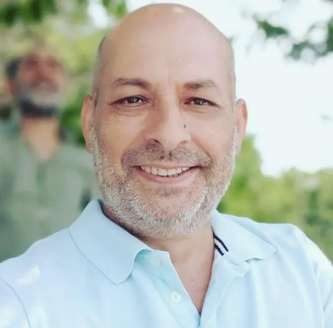 SON HAL�<br>    Zaman�n etkisiyle fiziksel g�r�n�m� de�i�en Okan Selvi'nin son haliyle ad�ndan s�z ettirdi. Y�llar i�inde sa�lar� d�k�len ve sakallar� beyazlayan Selvi'nin son halini g�renler zor tan�d�.