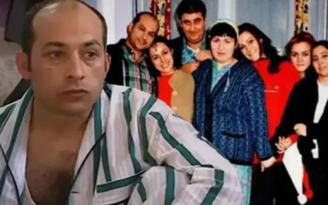 2000'li y�llar�n unutulmaz dizisi 7 Numara'da canland�rd��� Haydar karakteriyle haf�zalara kaz�nan Okan Selvi, y�llar i�indeki de�i�imiyle g�ndem oldu. Sa�lar� d�k�len ve sakallar� beyazlayan ba�ar�l� oyuncunun son halini g�renler tan�makta zorland�. Televizyonun ���lt�l� d�nyas�ndan uzakla�an Selvi, oyunculuk kariyerini tiyatro sahnelerinde s�rd�r�yor.