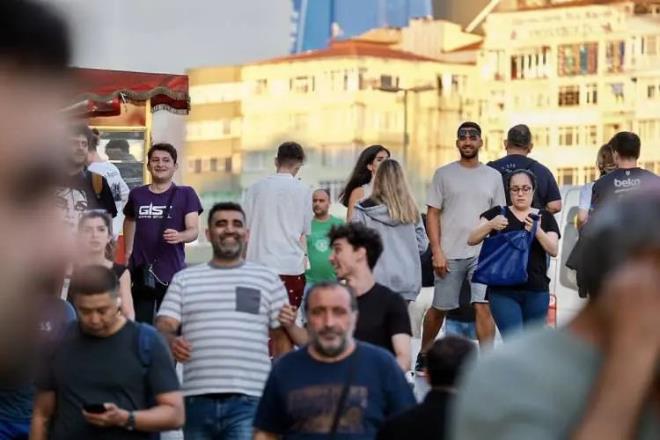 <div class="content-text"><p>Analizde en muhtemel senaryo, 2 ila 3 yeni ilin kurulmas� olarak belirlendi.&nbsp;</p>  <p>Bu senaryonun ger�ekle�me olas�l��� %50 olarak hesapland�. %25'lik bir olas�l�k ise T�rkiye'nin mevcut 81 il yap�s�n� koruyaca��n� �ng�r�yor.</p>  <p>Di�er bir %25'lik kesim ise daha iddial� bir senaryoyu, 4 ila 5 yeni ilin hayata ge�irilmesini bekliyor.</p>          </div>          <div class="bar"></div>