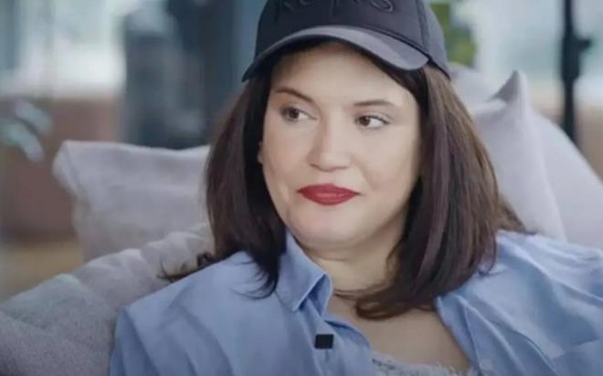 'K�z�lc�k �erbeti' dizisinde Nilay karakterini canland�ran Feyza Civelek, sanal medya hesab�nda dikkat �eken bir payla��mda bulundu. Bu kez tam 4000 metre y�kseklikten ger�ekle�tirdi�i para��t atlay��� ile sanal medyaya damga vuran �nl� oyuncu, adeta s�n�rlar�n� zorlad�.