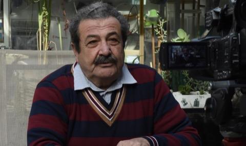 ''�OCUKLARIMA Y�K OLMAK �STEMED�M''  <p>  �lerleyen ya�la birlikte aile i�indeki dengelere dikkat �eken usta oyuncu, misafirhaneye yerle�me karar�n�n tamamen kendi iste�i oldu�unu s�yledi.<br>    Papu��uo�lu, bu karar�n�n nedenini �u s�zlerle anlatt�:  <p>  Usta oyuncu ayr�ca, "Hayat� kolayla�t�rmak ad�na ben yerle�tim" ifadelerini kulland�.