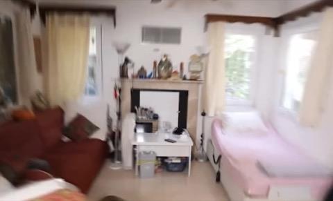 Tar�k Papu��uo�lu?nun neden misafirhanede kald���na ili�kin detaylar ortaya ��kt�. �nl� oyuncunun, �al��t��� ajansla yapt��� �zel bir anla�ma kapsam�nda t�m masraflar�n�n ajans taraf�ndan kar��land��� ��renildi. Papu��uo�lu?nun yer ald��� projelerden elde etti�i �cretleri de ajansa verdi�i, kalaca�� misafirhanenin ise yine ajans taraf�ndan ayarland��� belirtildi. �nl� oyuncunun yakla��k 10-15 y�ld�r bu misafirhanede ya�ad��� ifade edildi.