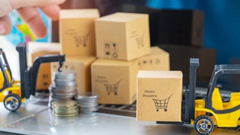 Yapay zekayla olu�turulan reklamlara getirilen d�zenlemeye ili�kin bilgi veren �eviko�lu, reklamlarda yapay zeka teknolojileri kullan�larak insandan ay�rt edilemeyecek dijital karakterlere yer verilmesi halinde, bu durumun a��k, anla��l�r ve ay�rt edilebilir �ekilde belirtilmesinin zorunlu tutuldu�unu kaydetti. �eviko�lu, 1 A�ustos'tan itibaren e-ticaret sekt�r�nde yeni uygulamalar�n devreye girece�inin alt�n� �izdi.