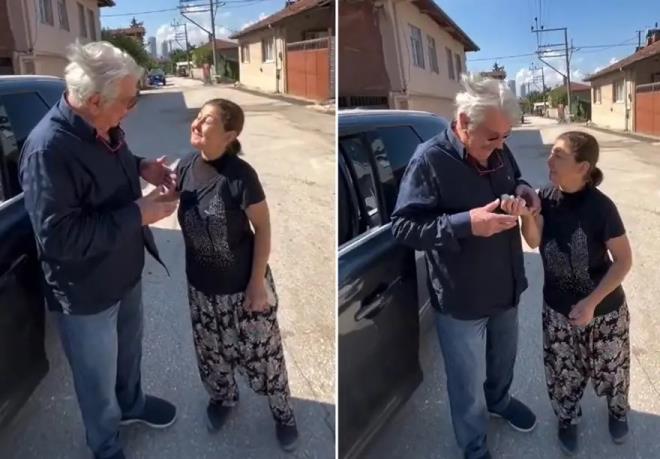 <p>�zya�c�lar, "Yol soruyordum, yazl��a d�nece�im. Han�mefendi yol tarif ederken beni �ok severmi�." dedi.</p><p>&nbsp;</p><p>"Evet �ok seviyordum, hemen tan�d�m. Bu k�r g�zlerimle tan�d�m." diyen kad�n ise "Taze folluktan, s�cac�k, organik yumurta. Hocama enerji versin, g�� versin sa�l�kl�, uzun �m�r versin." diyerek oyuncuya yumurta da verdi.&nbsp;</p><p>&nbsp;</p><p>Kendisine hediye edilen organik mavi yumurtalar� alarak yoluna devam eden Erdal �zya�c�lar, samimi ve g�l�mseten sohbeti sosyal medya hesab�ndan payla�t�.&nbsp;</p>