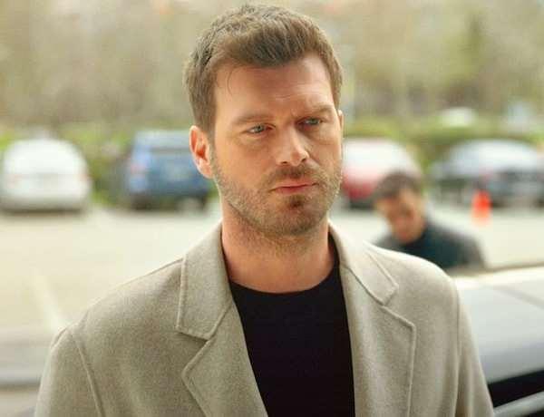 TEKNES� AYLARDIR MAR�NADA BA�LI DURUYOR<br><strong>Ufuk �zcan'�n haberine g�re, Tatl�tu�'un b�y�k teknesi hala marinada ba�l� bulunuyor.</strong>