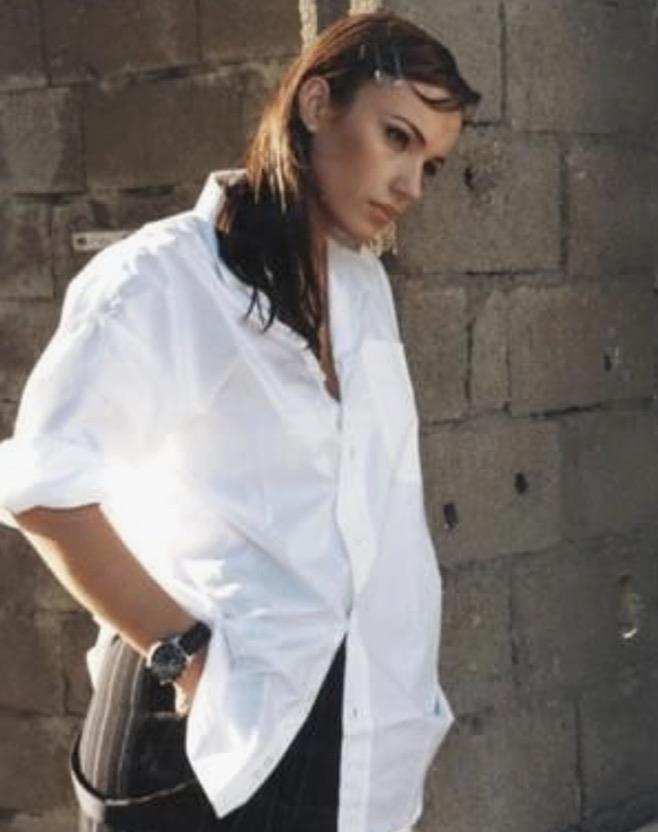 LAT�N YILDIZLARINA BENZET�LD�  <br>  G�l�en'in �taat Yok �ark�s� i�in �ekti�i klipteki stil tercihleri de dikkat �eken detaylar aras�nda yer ald�. Koyu sa�lar�, sahne kost�mleri ve makyaj�yla bamba�ka bir imaj sergileyen sanat��, sosyal medyada bir�ok kullan�c� taraf�ndan Latin pop y�ld�zlar�na benzetildi.