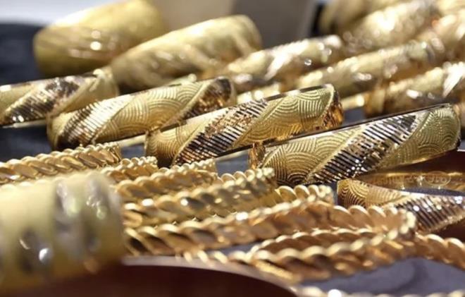 Dolara talebin artmas� da emtia piyasas�nda �zellikle de�erli metaller �zerinde sat�� bask�s�na sebep olurken, aral�k ay� sonuna g�re alt�n fiyatlar�nda y�zde 6'n�n �zerinde d���� g�r�ld�.
