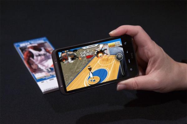 Scareware, insanlar cihazlarna malware bulam olmas dncesi ile korkutmaya alan online hileler iin kullanlan bir terim, Windows ve Mac OX sistemlerinde ok popler. Korkutucu mesajlar insanlar sahte antivirsleri satn almaya ikna etmeye alyor. Bu kandrmacaya inanan kiiler kredi kartlarn bu sahte antivirsleri satn almak iin kullanm olacaklar, stelik bir faydas da olmayacak nk daha batan cihazlarnda zaten bir yanllk yoktu.