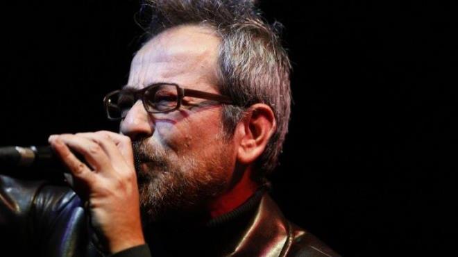 "Alev Alev", "Dipteyim Sonday�m Depresyonday�m" �ark�lar� ile T�rk m�zik tarihine damga vuran �nl� �ark�c� Feridun D�za�a� ya�ad��� sa�l�k sorunlar� nedeniyle sevenlerine �zen haberi verdi.