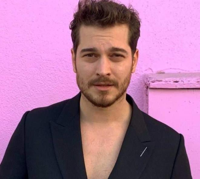 �nl� oyuncu �a�atay Ulusoy'un son g�r�nt�s� sosyal medyada �ok konu�uldu.