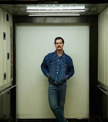 Ald��� kilolarla dikkat �eken Ulusoy, son olarak Bodrum'da bir hayran� taraf�ndan g�r�nt�lendi.