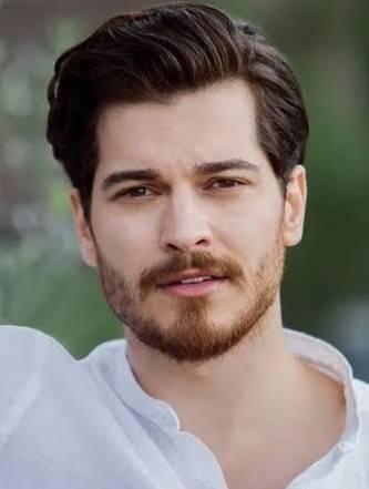 Oynayaca�� roller i�in kilo al�p veren oyuncu, sosyal hayat�nda hayranlar� taraf�ndan g�r�ld���nde olduk�a dikkat �ekiyor.