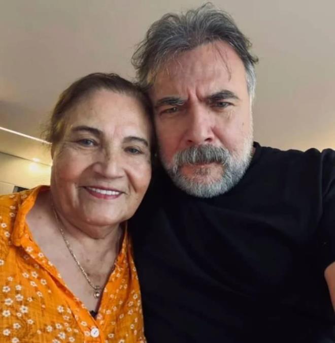 ANNES� �LE BENZERL��� 'YOK ARTIK' DED�RTT�<br><strong>Rol ald��� projelerdeki ba�ar�l� performans�yla ad�ndan s�z ettiren Kaynarca'n�n payla��m� k�sa s�rede b�y�k ilgi g�rd�.</strong>