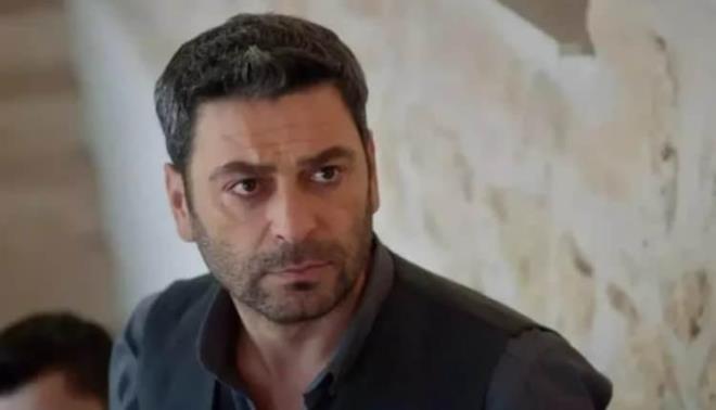 Ard�ndan Ozan Akbaba e�inin do�um g�n�n� romantik bir payla��mla kutlad�.&nbsp;