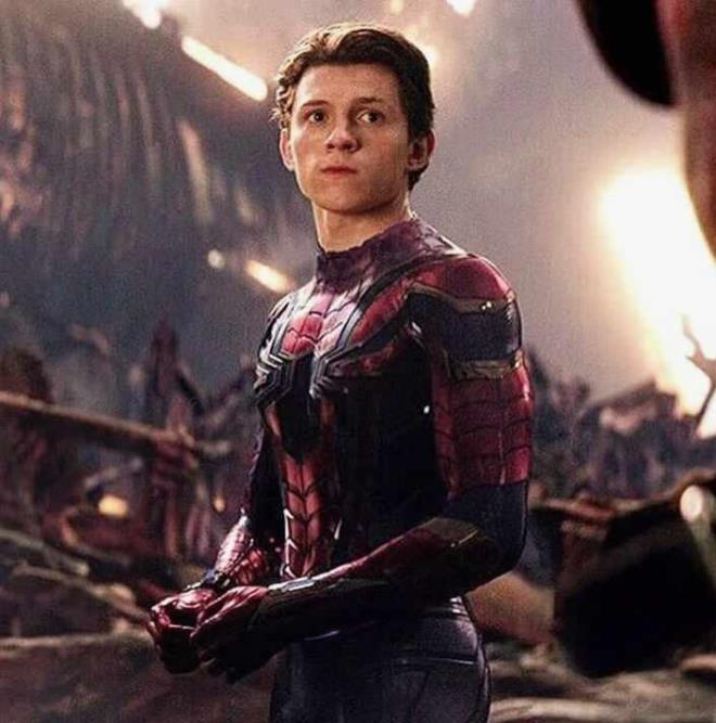Yeni filmle beyazperdede boy g�steren oyuncu Tom Holland, s�per kahraman rol�yle ba�ar�s�na bir yenisini daha ekledi.