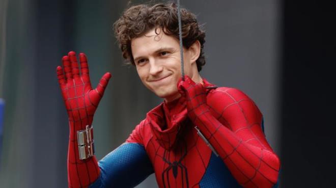 Tom Holland'�n ba�rol�n� �stlendi�i Spider-Man: Brand New Day, vizyona girmesiyle birlikte gi�ede etkileyici bir performans sergiledi. �lk g�nlerden itibaren y�ksek has�lat elde eden film, oyuncunun projeden kazand��� gelir ortaya ��kt�.&nbsp;