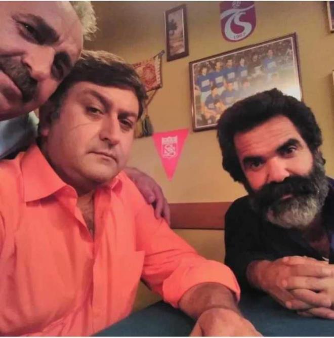 �ocuklar Duymas�n dizisinin ��kr�'s� ��kr� Koruyucu, uzun bir aran�n ard�ndan yap�mc� Birol G�ven'in annesinin cenazesinde ortaya ��kt�.