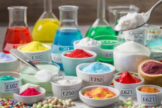 Uzmanlar ayr�ca dondurma ve vegan �r�nlerde kullan�lan Karajenan (E407) ile margarinlerde bulunan E471 kodlu ya� asitlerinin de benzer riskler ta��yabilece�ini belirtti.