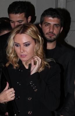 <p><b>ECE ERKEN</b></p>  Yeni doan bebeini brakp 9 gn tatile gitmi, bebek alktan susuzluktan lm! Bunun ad cinayet! Cezas mebbet hapis olmal!