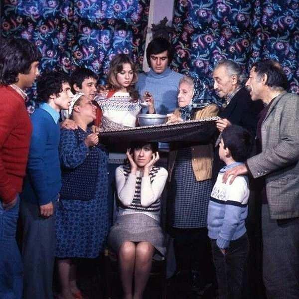T�rk sinemas�n�n unutulmaz eserlerinden olan Arzu Film taraf�ndan �ekilen Bizim Aile filminin beyazperdedeki 50 y�l� kapsam�nda televizyon dizisi olarak yeniden izleyiciyle bulu�maya haz�rlan�yor.