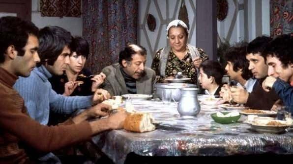Arzu Film klasiklerinden olan ve televizyon dizisi olarak yeniden yay�nlanacak olan dizinin oyuncular� hakk�nda ise kesin bir a��klama yap�lmazken haz�rl�k �al��malar� da ba�lad�.