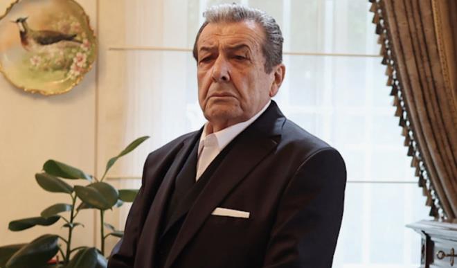 <h3>D�RT DAMARI DE���T�R�LD�</h3> <p>Tar�k Papu��uo�lu'nun nisan ay�nda ger�ekle�tirilen rutin kontrollerinde kalp damarlar�nda t�kan�kl�k belirlendi.</p>