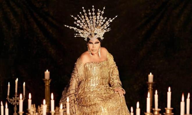 T�rk sanat m�zi�inin ve arabesk m�zi�in "divas�" 74 ya��ndaki B�lent Ersoy’un ani bir kararla estetik yapt�rmas�n�n ard�ndan son halini payla�t�.