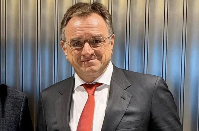 D�rd�nc� s�rada 676 milyon 261 bin 752 lira vergi beyan�yla Mehmet Sinan Tara bulunurken, be�inci, alt�nc� ve sekizinci s�radaki m�kellefler isimlerinin a��klanmas�n� istemedi.