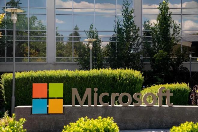 <p>�in, 2017 y�l�ndan bu yana g�venlik gerek�esiyle Windows ve Office ile rekabet edebilen yerli yaz�l�mlar�n kullan�m�n� te�vik ediyor.</p><p>&nbsp;</p><p>ABD'nin ileri teknolojiye y�nelik ihracat kontrolleri ise Microsoft'un yapay zeka ve bulut i� kollar�n� �in'de b�y�tmesini zorla�t�r�yor.</p><p>&nbsp;</p><p>Geri �ekilme s�recine ra�men Microsoft, ByteDance ve Shein gibi yurtd���na a��lan �inli �irketlere Azure bulut altyap�s� ve OpenAI modellerine eri�im sa�lama i�ini b�y�terek pazarda kalmaya karar verdi.</p><p>&nbsp;</p><p>Kaynaklar, k�reselle�en �inli firmalara hizmet vermenin 2020'lerin ortas� itibar�yla �irketin �in ba�lant�l� en b�y�k i� kolu haline geldi�ini aktard�.</p>