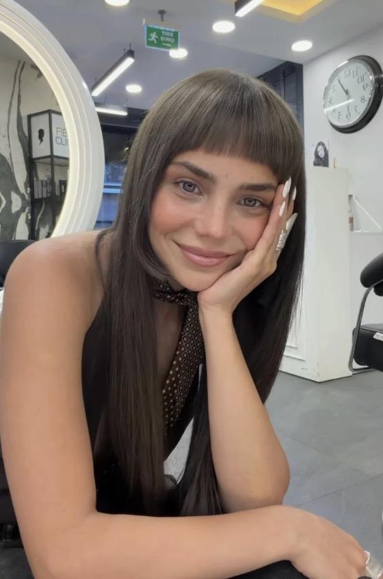 �maj de�i�ikli�inde sa� rengini de koyula�t�ran �ahin, yeni tarz�yla takip�ilerinin kar��s�na ��kt�.