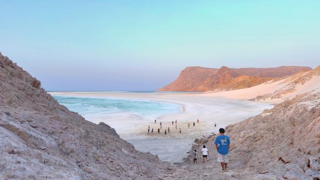Socotra ? Yemen <BR>Ejderha kan� a�a�lar� ve s�ra d��� co�rafyas�yla ba�ka bir gezegeni and�ran Socotra, d�nyan�n en farkl� adalar�ndan biri.