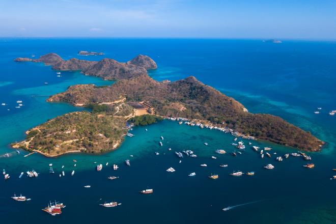 Komodo ? Endonezya <BR>Volkanik tepeler, turkuaz deniz ve e�siz do�al ya�am� ayn� karede bulu�turan Komodo, olduk�a farkl� bir ada deneyimi sunuyor.