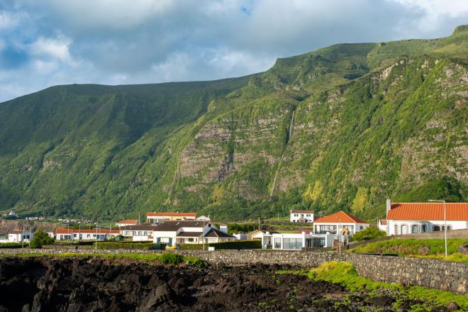 Tristan da Cunha <BR>D�nyan�n en izole yerle�imlerinden biri olan bu ada, G�ney Atlantik'in ortas�nda adeta kaybolmu� durumda.