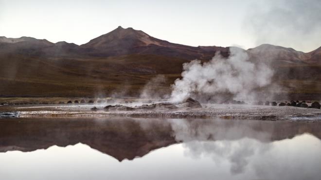 Fly Geyser - ABD <BR>Mineral birikimleri ve renkleriyle adeta ba�ka bir gezegenden kopmu� gibi g�r�nen s�ra d��� bir gayzer.