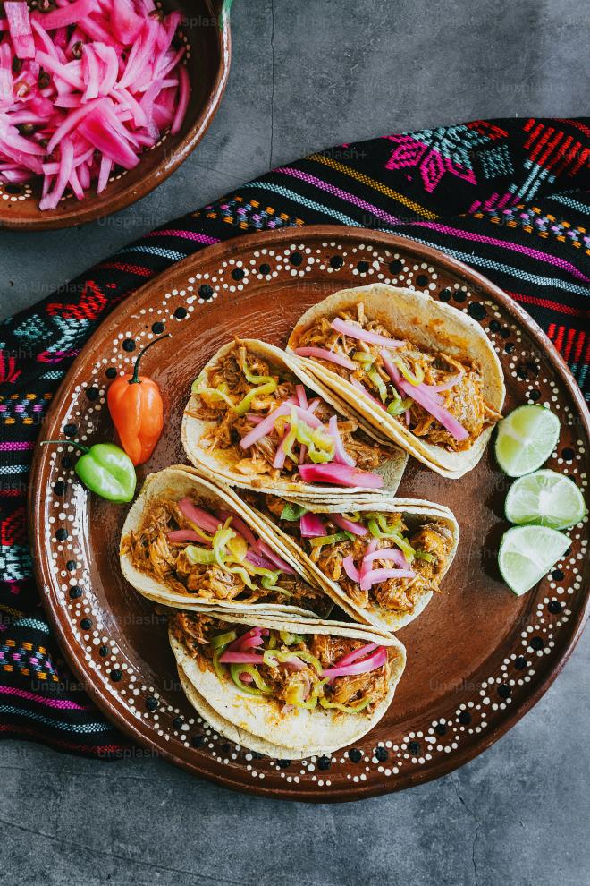 Taco  <br>  Meksika mutfa��n�n d�nyaya yay�lan en �nl� sokak lezzetlerinden biri.